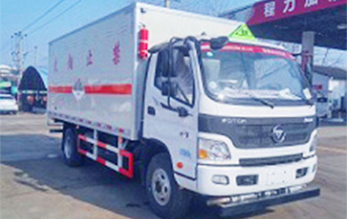 福田黄牌杂项危险品厢式运输车