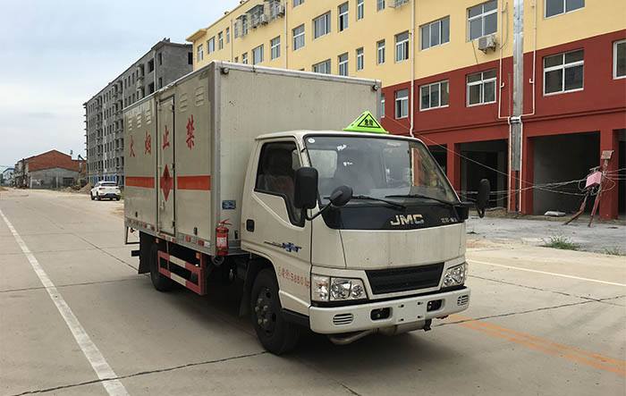 江铃蓝牌易燃气体厢式运输车