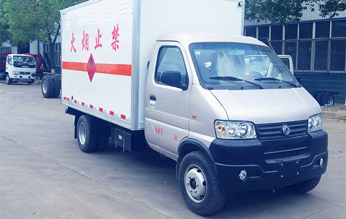 俊风蓝牌杂项危险品厢式运输车