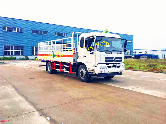 天锦额载8吨的气瓶运输车