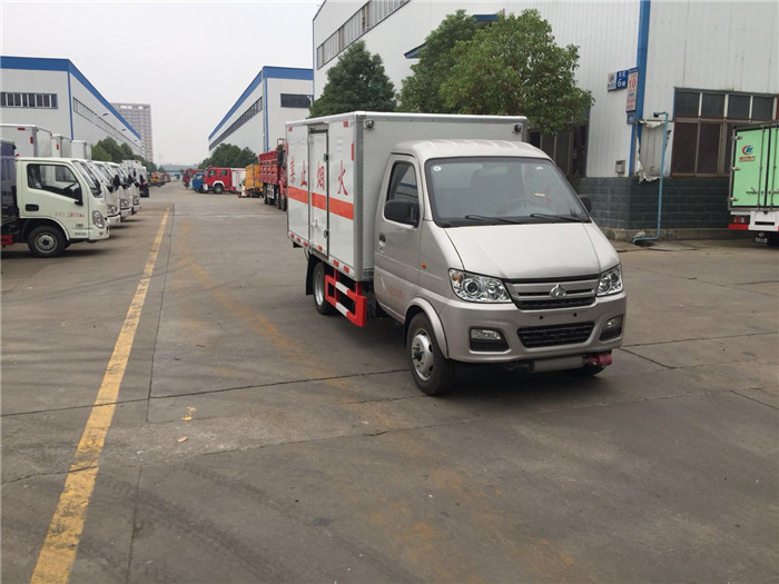 微型危险品箱式运输车长安易燃气体箱式运输车