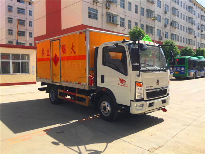 危险品箱式运输车豪沃易燃气体箱式运输车