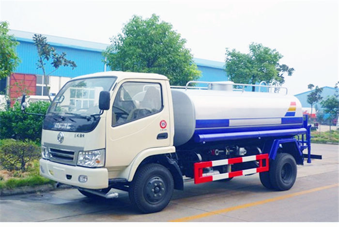 东风国五5吨洒水车