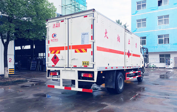 解放黄牌易燃气体厢式运输车