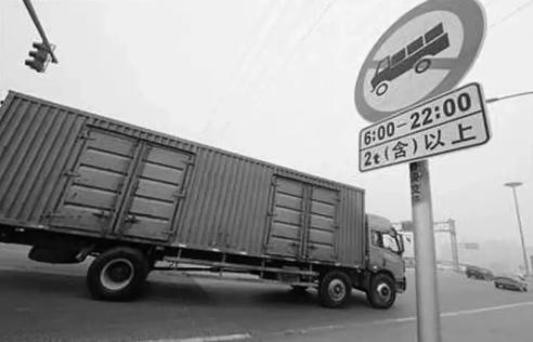 危险品运输车即日起全国范围限行 全国将严查危险品运输车 危险品运输车即日起全国范围限行 全国将严查危险品运输车