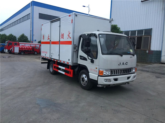 江淮危险品厢式运输车桶装油漆甲醇危险品箱式运输车