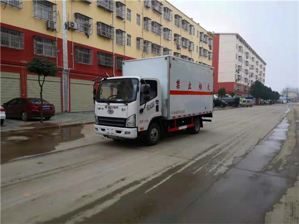 解放危险品厢式运输车 解放危险品厢式运输车