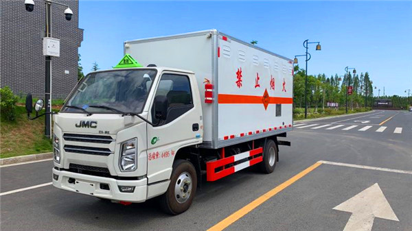 江铃危险品厢式运输车 江铃危险品厢式运输车