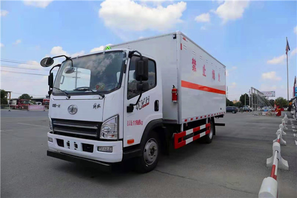 解放危险品厢式运输车 解放危险品厢式运输车