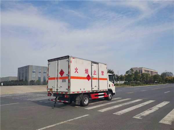 杂项危险品厢式运输车 杂项危险品厢式运输车